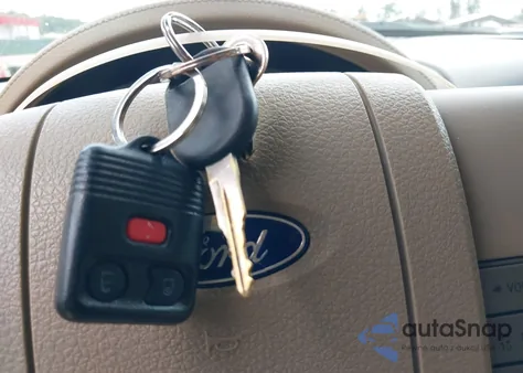 2004 Ford F-150 Lariat/Xlt из США, поврежденный, VIN 1FTPW12524KC74631